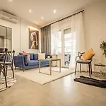 Apollo's On Radio Midas Apartment *