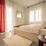 Apollo's On Radio Midas Apartmán *