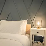 Apartment Apollo's On Radio Midas